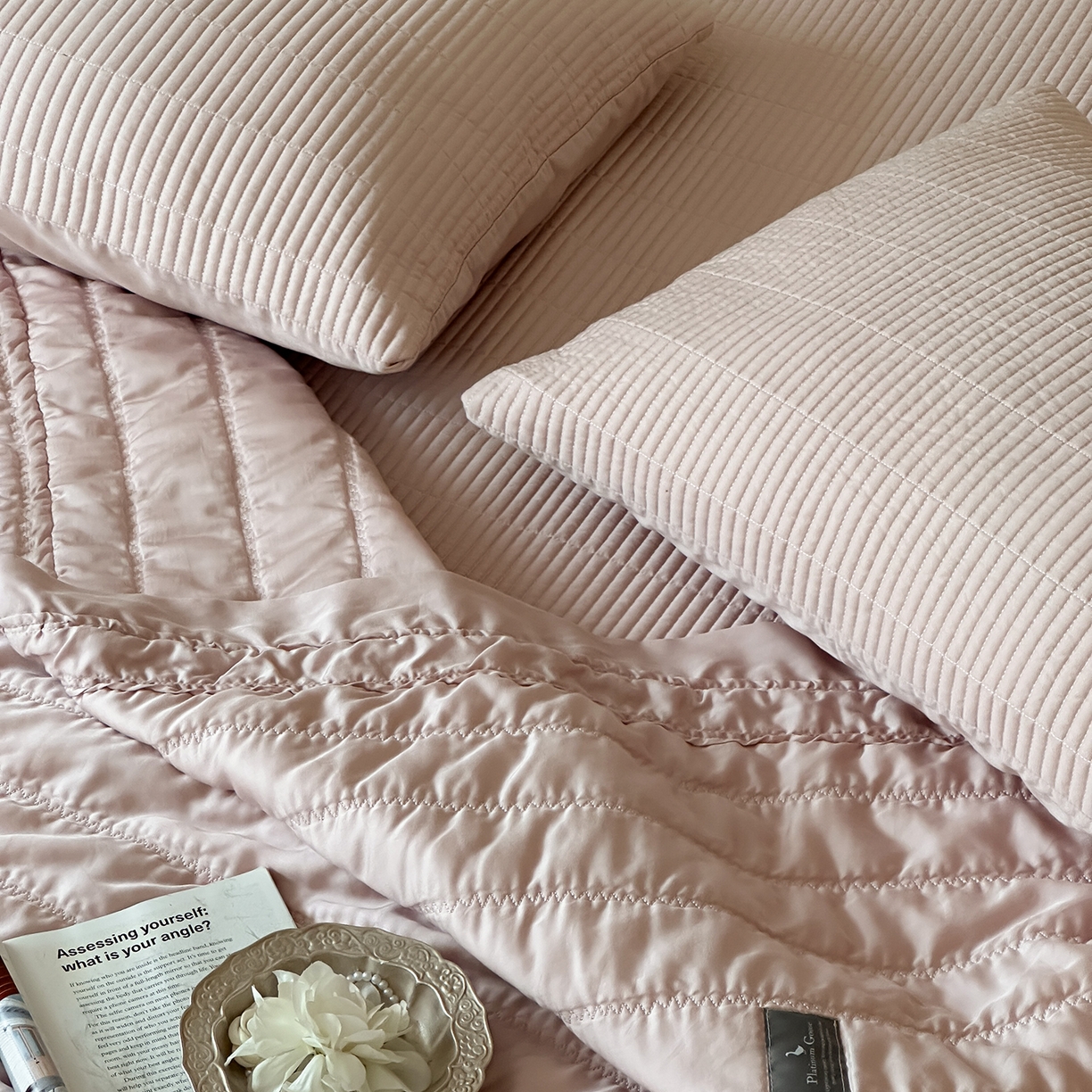 91家纺网 家纺一手货源 找家纺 汇庭 2025新款荷叶被自然床盖系列 荷叶粉（自然粉）