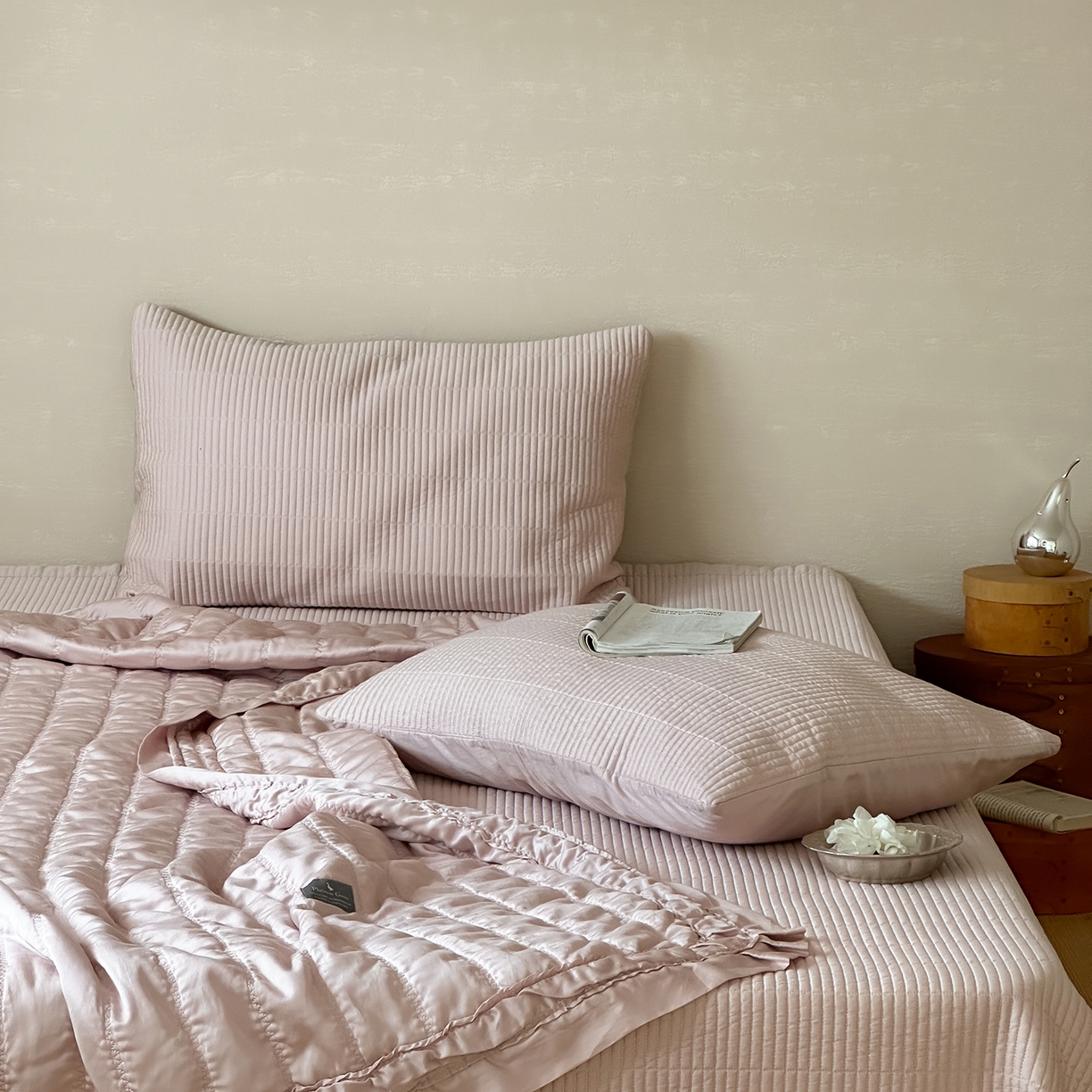 91家纺网 家纺一手货源 找家纺 汇庭 2025新款荷叶被自然床盖系列 荷叶粉（自然粉）