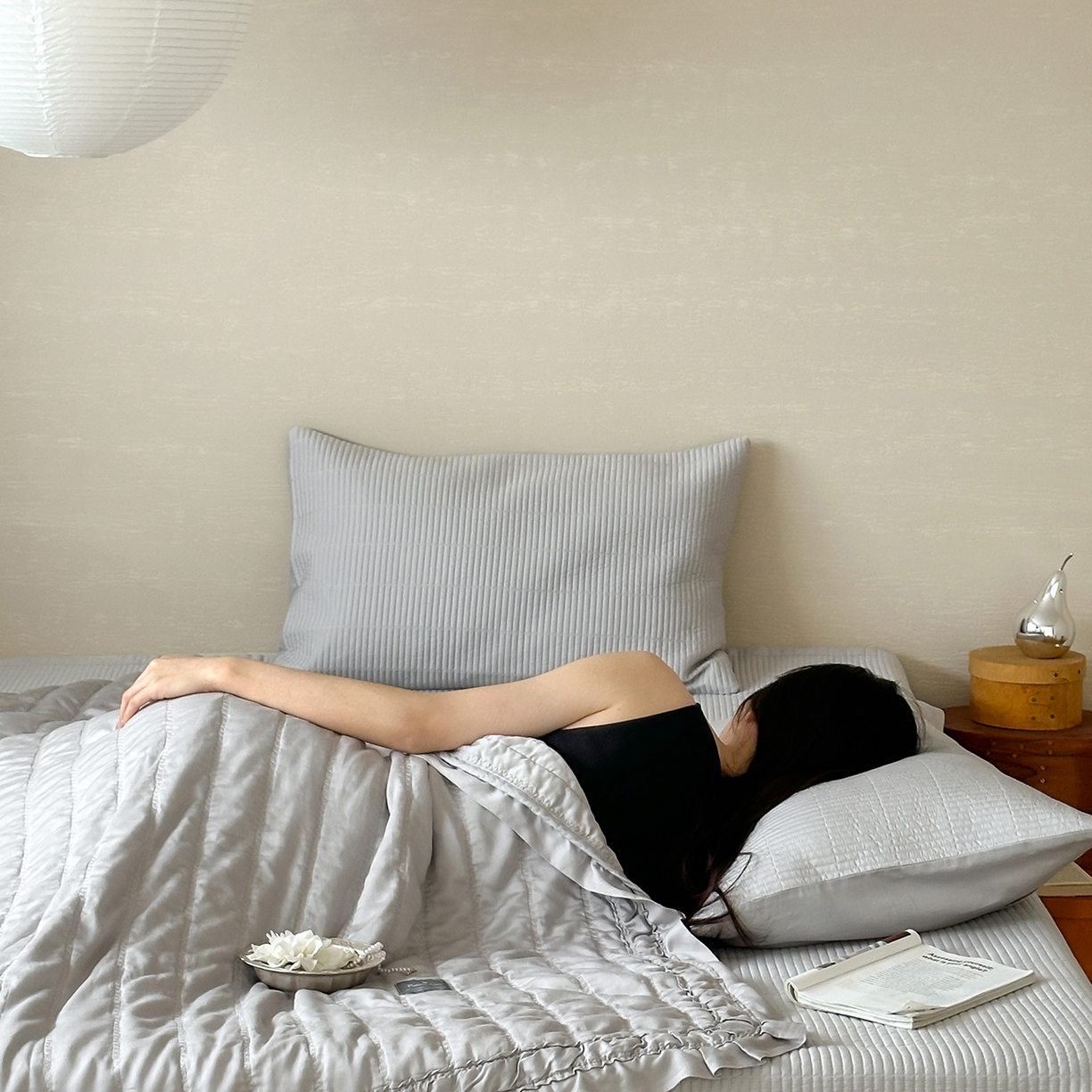 91家纺网 家纺一手货源 找家纺 汇庭 2025新款荷叶被自然床盖系列 荷叶灰（自然灰）