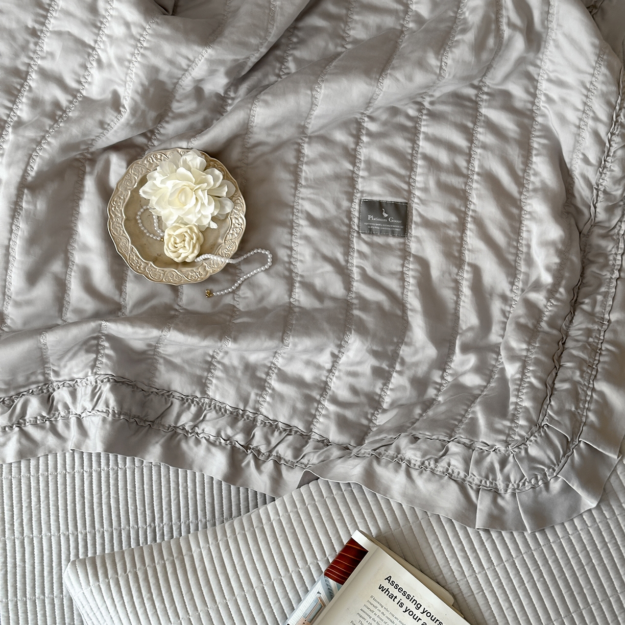 91家纺网 家纺一手货源 找家纺 汇庭 2025新款荷叶被自然床盖系列 荷叶灰（自然灰）