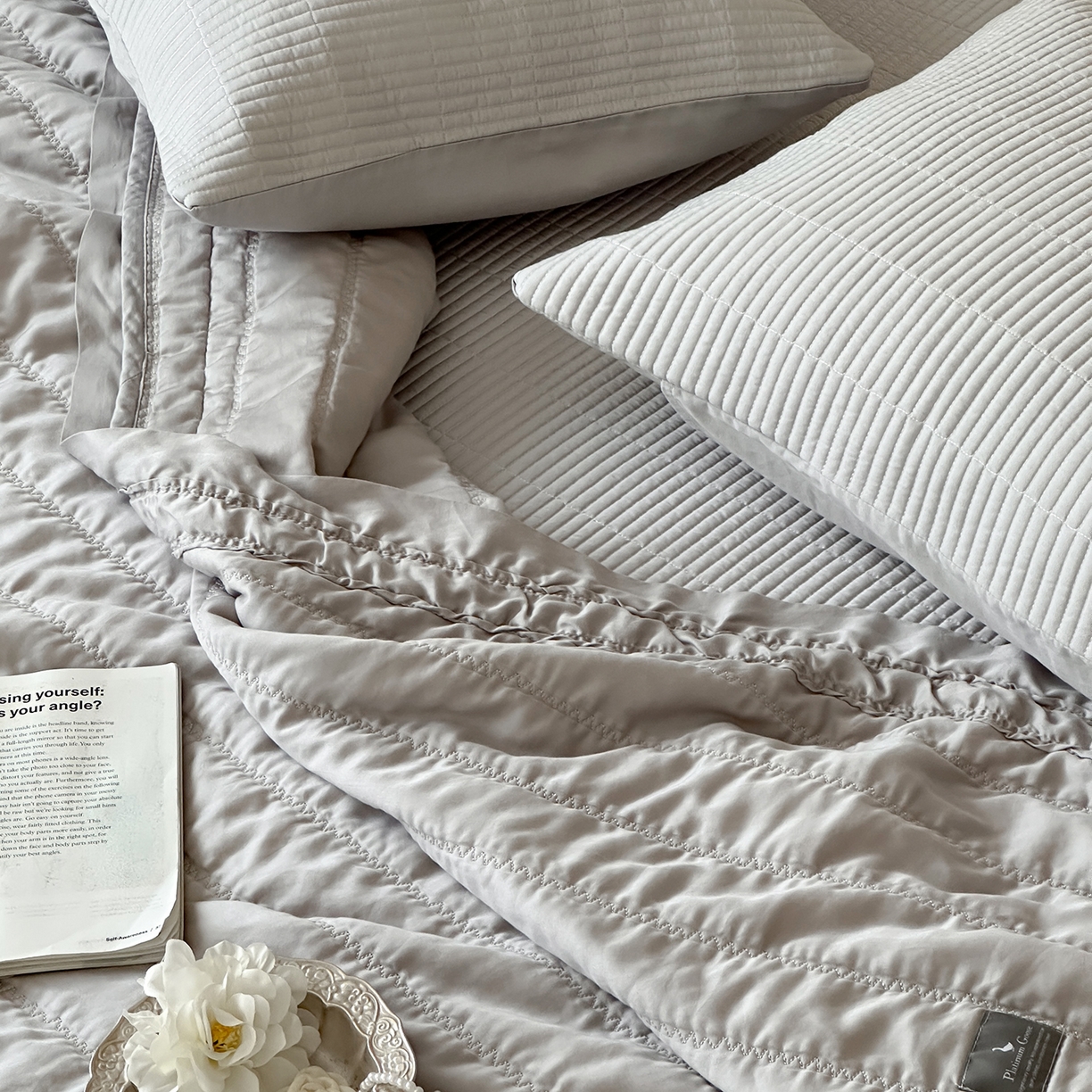 91家纺网 家纺一手货源 找家纺 汇庭 2025新款荷叶被自然床盖系列 荷叶灰（自然灰）