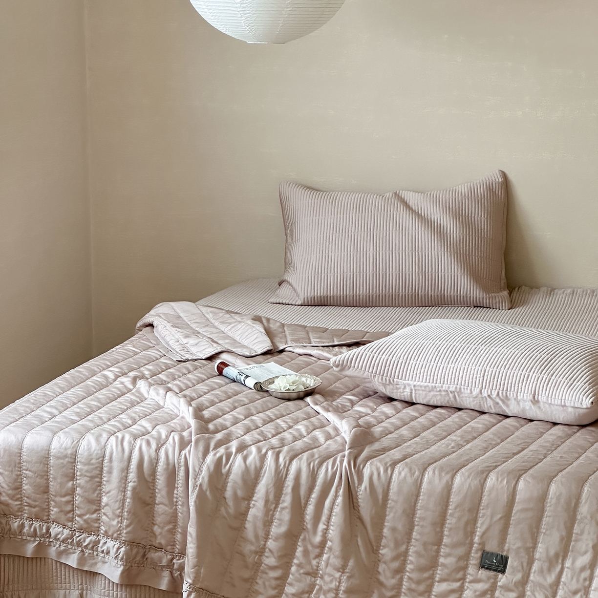 91家纺网 家纺一手货源 找家纺 汇庭 2025新款荷叶被自然床盖系列 荷叶咖（自然咖）