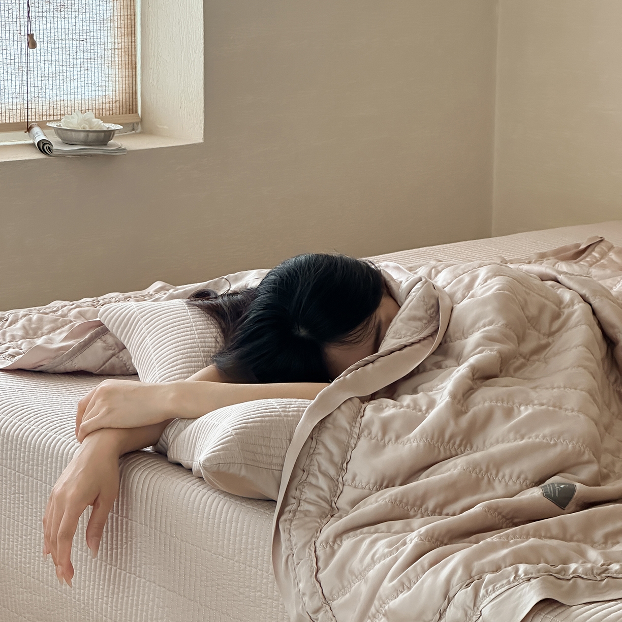 91家纺网 家纺一手货源 找家纺 汇庭 2025新款荷叶被自然床盖系列 荷叶咖（自然咖）