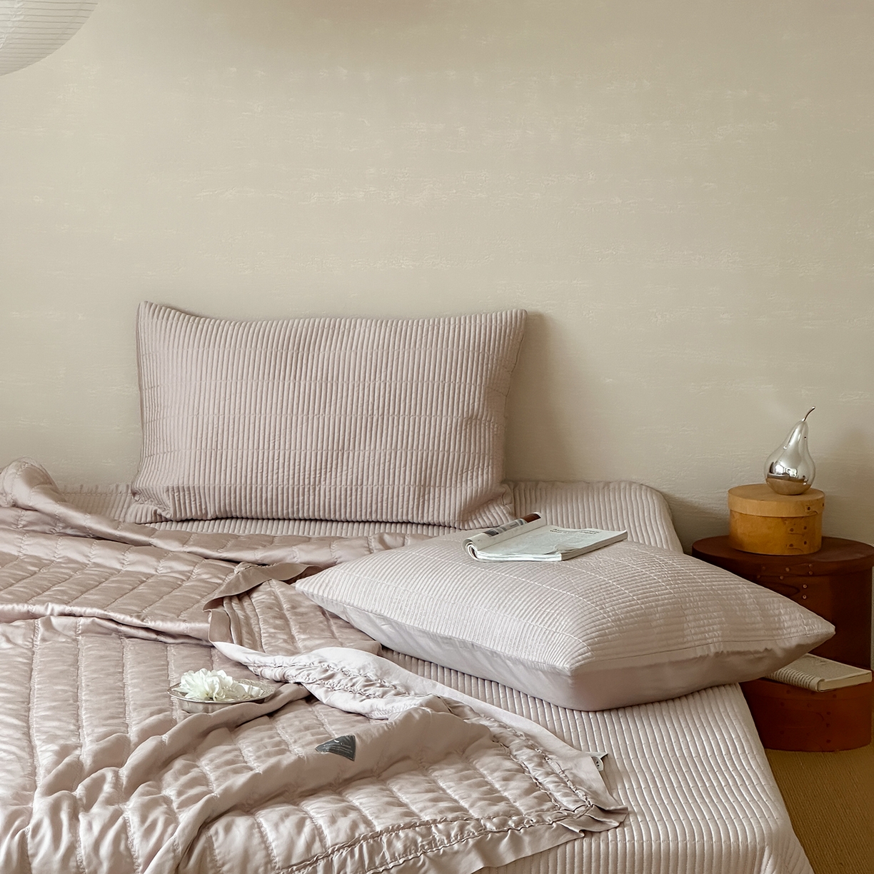 91家纺网 家纺一手货源 找家纺 汇庭 2025新款荷叶被自然床盖系列 荷叶咖（自然咖）