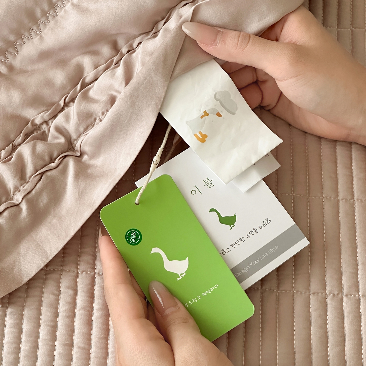 91家纺网 家纺一手货源 找家纺 汇庭 2025新款荷叶被自然床盖系列 荷叶咖（自然咖）