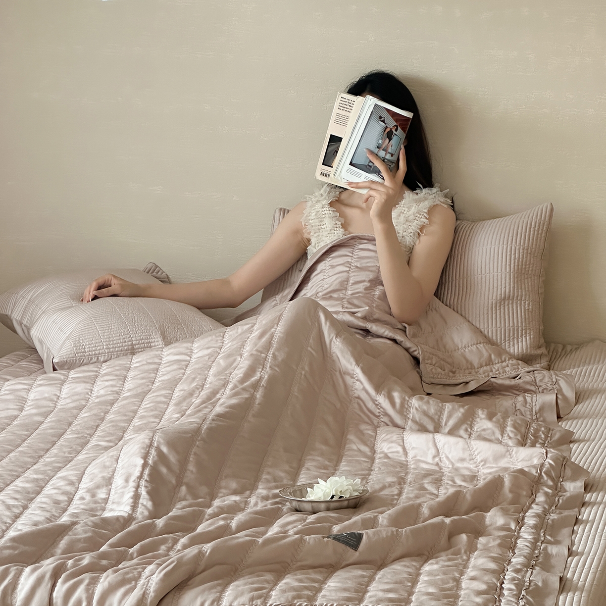 91家纺网 家纺一手货源 找家纺 汇庭 2025新款荷叶被自然床盖系列 荷叶咖（自然咖）