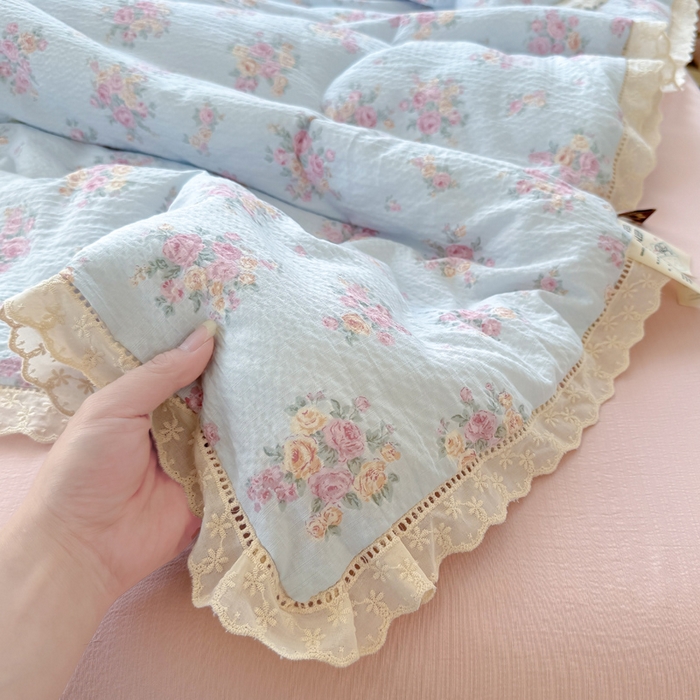 91家纺网 家纺一手货源 找家纺 丽美人家纺 2025新款韩版花边皱皱纱夏被四件套 铃兰