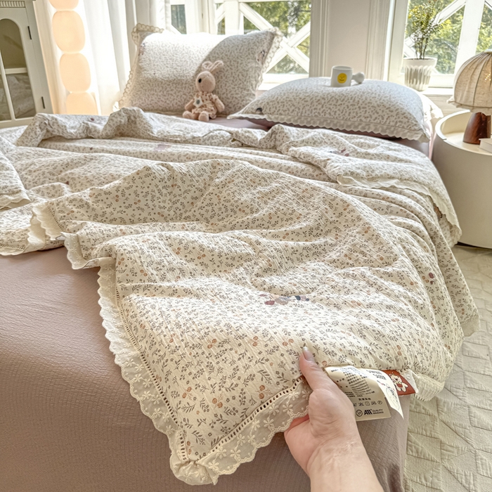 91家纺网 家纺一手货源 找家纺 丽美人家纺 2025新款韩版花边皱皱纱夏被四件套 时光