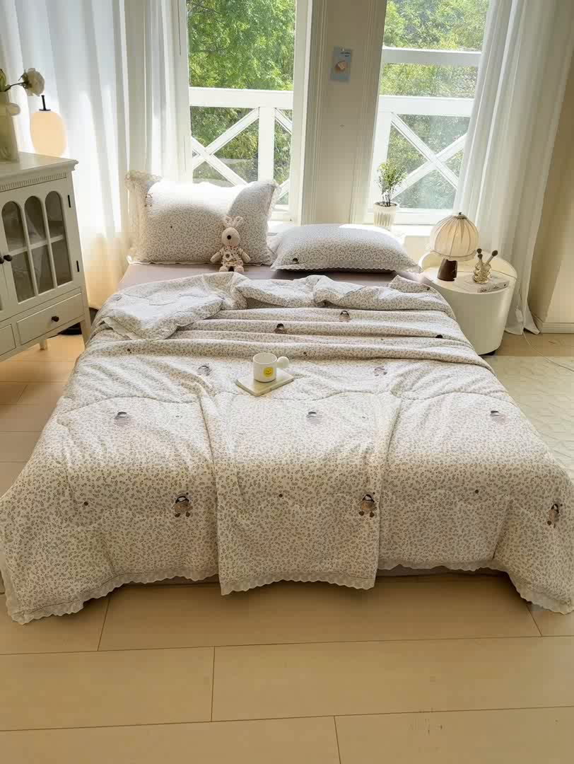 91家纺网 家纺一手货源 找家纺 丽美人家纺 2025新款韩版花边皱皱纱夏被四件套 时光