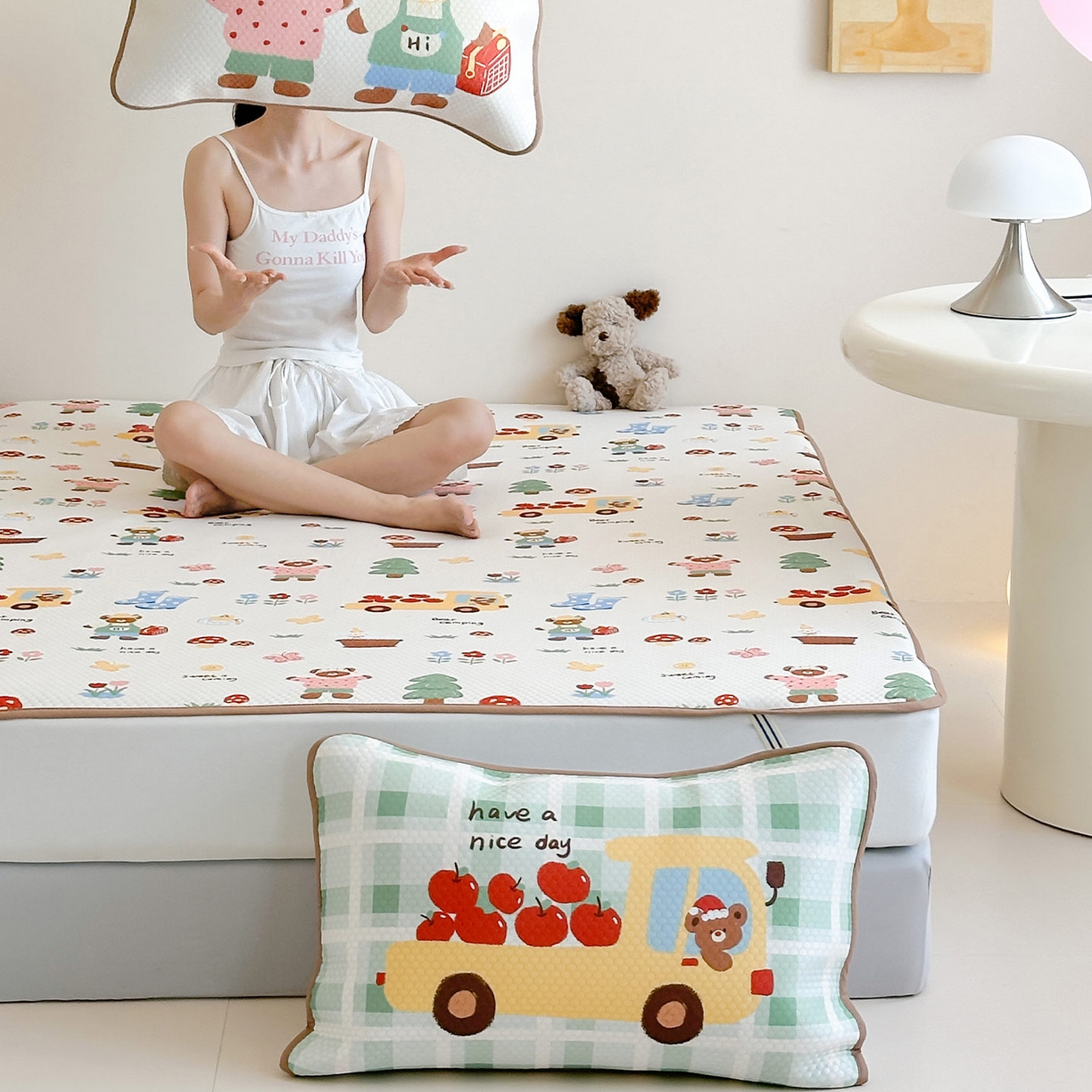 91家纺网 家纺一手货源 找家纺 RYB红黄兰 2025新款ins设计师原创A类数码大版卡通印花冰豆豆席凉席席子 小熊果园