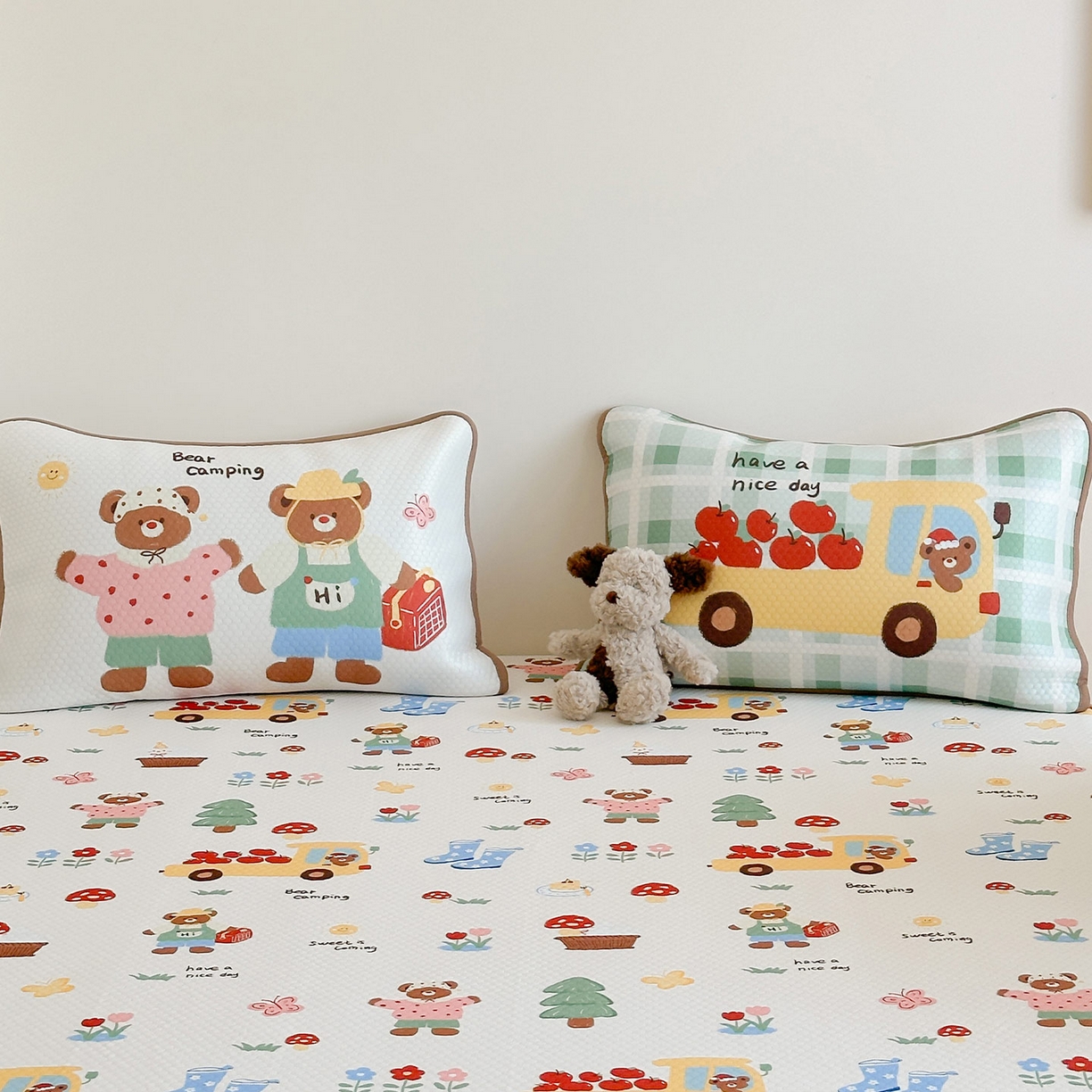 91家纺网 家纺一手货源 找家纺 RYB红黄兰 2025新款ins设计师原创A类数码大版卡通印花冰豆豆席凉席席子 小熊果园