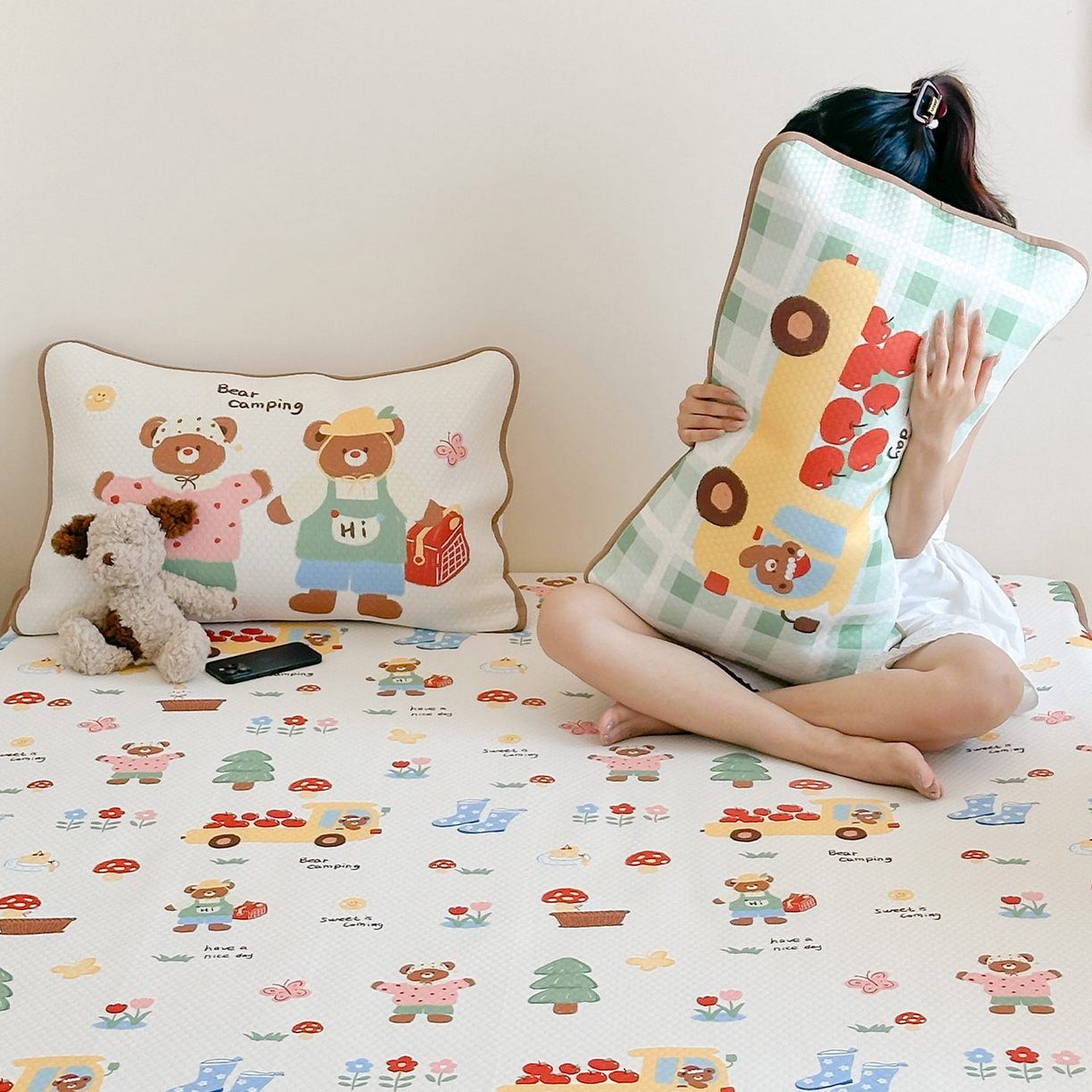 91家纺网 家纺一手货源 找家纺 RYB红黄兰 2025新款ins设计师原创A类数码大版卡通印花冰豆豆席凉席席子 小熊果园