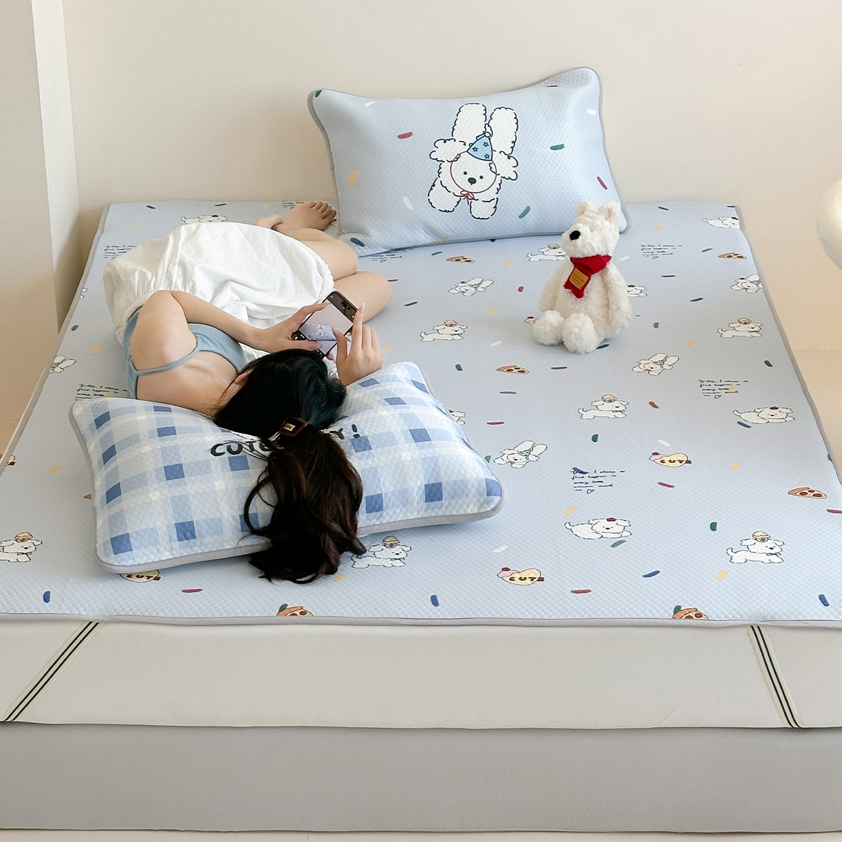 91家纺网 家纺一手货源 找家纺 RYB红黄兰 2025新款ins设计师原创A类数码大版卡通印花冰豆豆席凉席席子 糖果小白