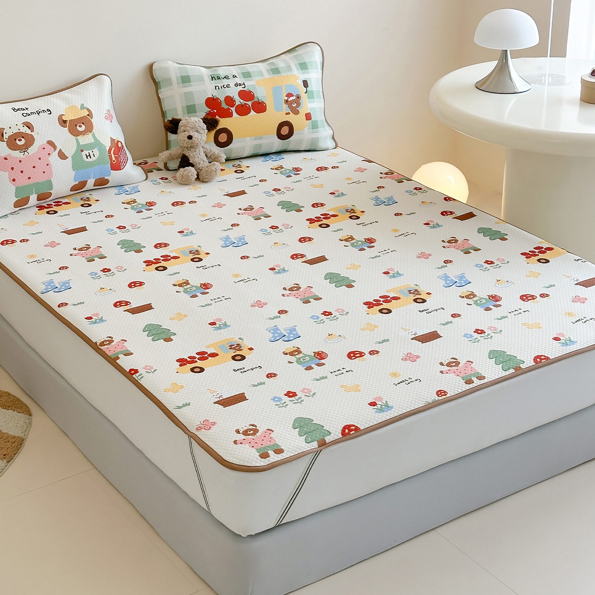 91家纺网 家纺一手货源 找家纺 RYB红黄兰 2025新款ins设计师原创A类数码大版卡通印花冰豆豆席凉席席子 小熊果园