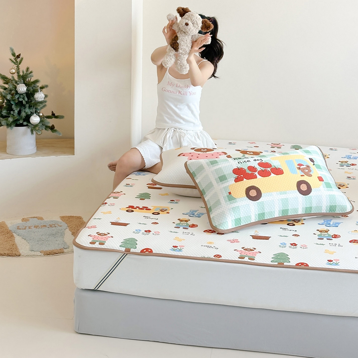 91家纺网 家纺一手货源 找家纺 RYB红黄兰 2025新款ins设计师原创A类数码大版卡通印花冰豆豆席凉席席子 小熊果园