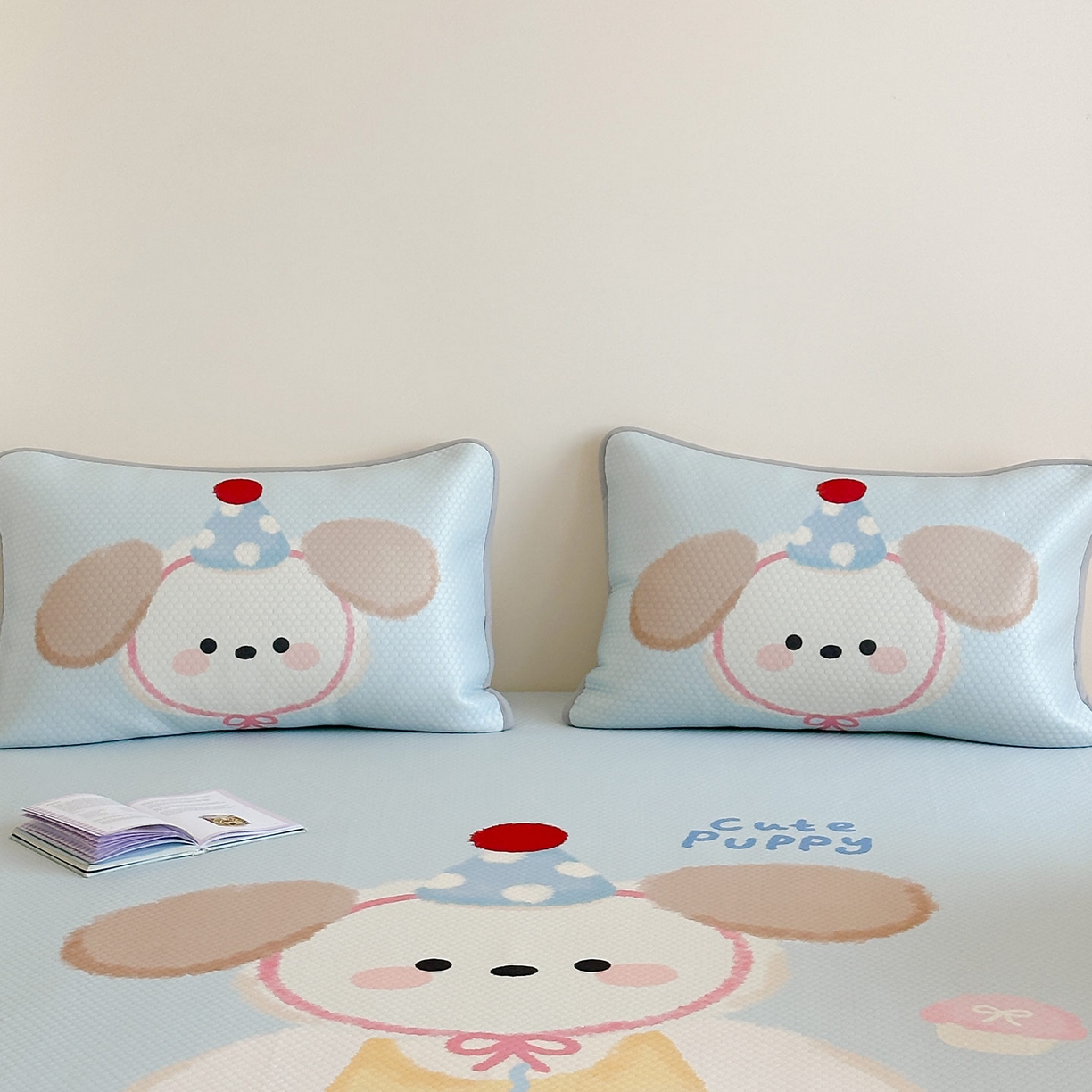 91家纺网 家纺一手货源 找家纺 RYB红黄兰 2025新款ins设计师原创A类数码大版卡通印花冰豆豆席凉席席子 蛋糕小狗