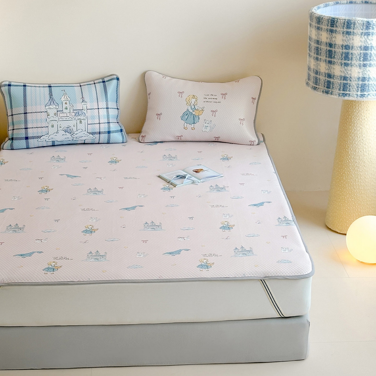 91家纺网 家纺一手货源 找家纺 RYB红黄兰 2025新款ins设计师原创A类数码大版卡通印花冰豆豆席凉席席子 城堡公主