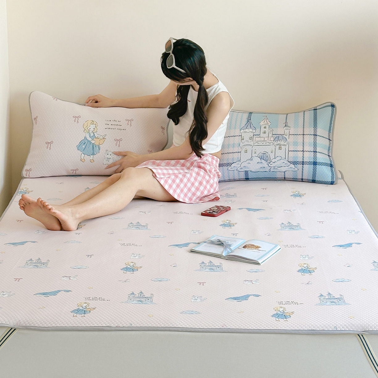 91家纺网 家纺一手货源 找家纺 RYB红黄兰 2025新款ins设计师原创A类数码大版卡通印花冰豆豆席凉席席子 城堡公主