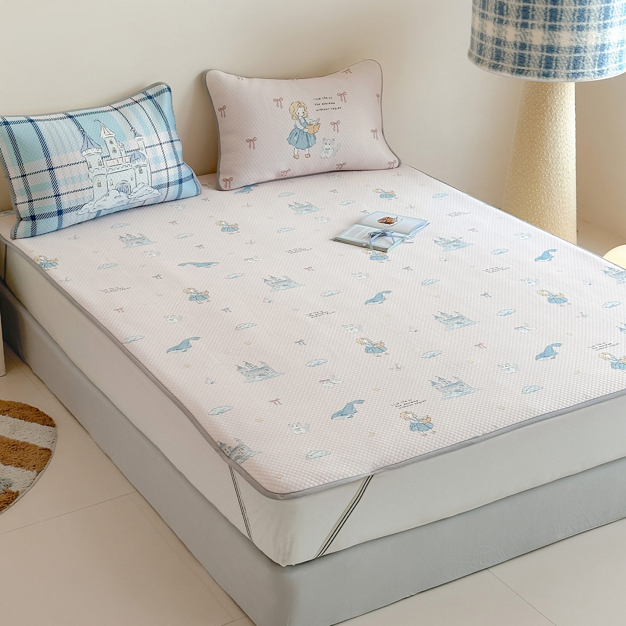 91家纺网 家纺一手货源 找家纺 RYB红黄兰 2025新款ins设计师原创A类数码大版卡通印花冰豆豆席凉席席子 城堡公主