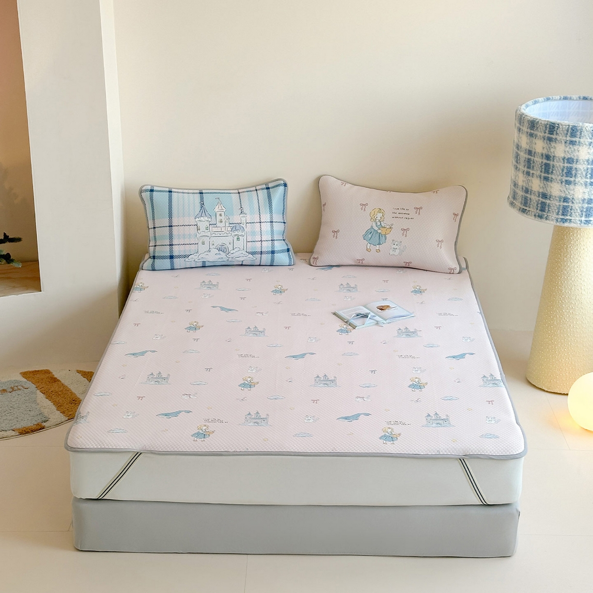 91家纺网 家纺一手货源 找家纺 RYB红黄兰 2025新款ins设计师原创A类数码大版卡通印花冰豆豆席凉席席子 城堡公主