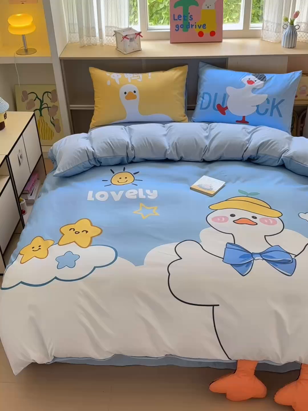 91家纺网 家纺一手货源 找家纺 一霖家纺 2025新款高克重云朵棉大版数码带脚丫四件套 大版-快乐小鸭