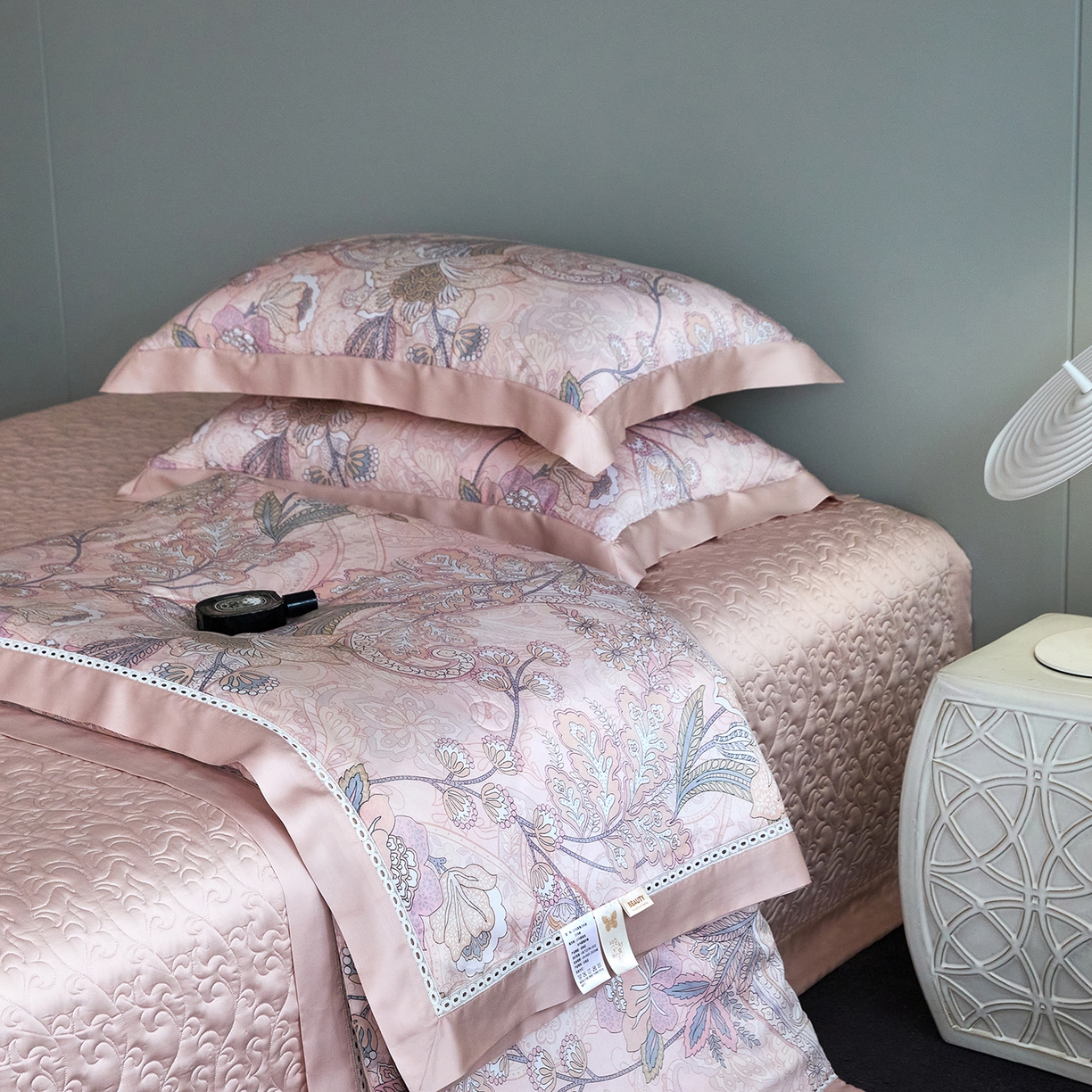 91家纺网 家纺一手货源 找家纺 时亿家居 2025新款100s天丝棉兰精天丝床盖款夏被四件套-剑桥系列 剑桥 粉