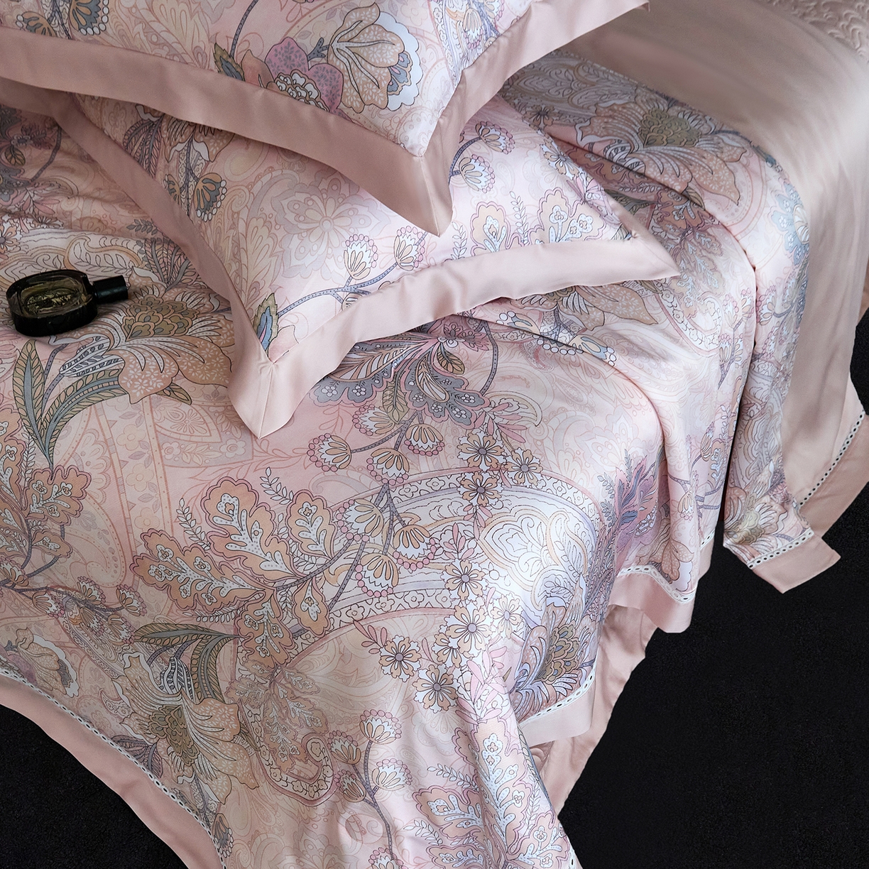 91家纺网 家纺一手货源 找家纺 时亿家居 2025新款100s天丝棉兰精天丝床盖款夏被四件套-剑桥系列 剑桥 粉