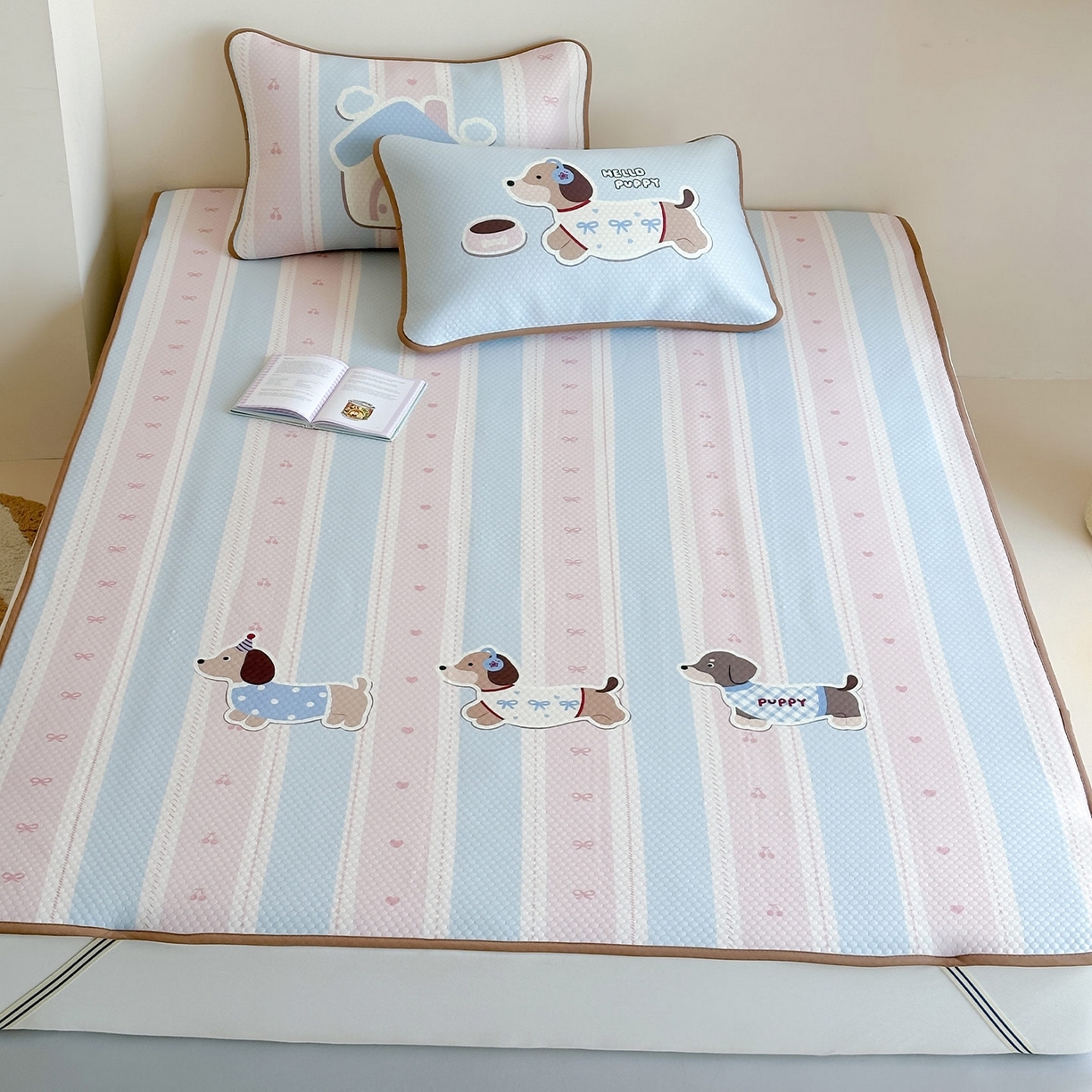 91家纺网 家纺一手货源 找家纺 （总）RYB红黄兰 2025新款ins设计师原创A类数码大版卡通印花冰豆豆席凉席席子