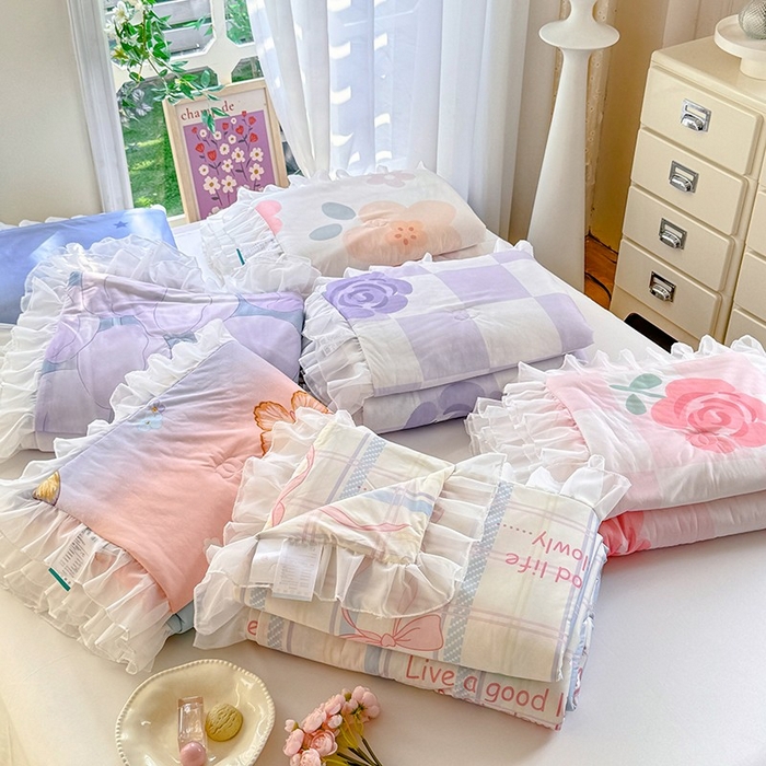 91家纺网 家纺一手货源 找家纺 悦织湾家纺 2025新款A类凉感丝床裙款乳胶凉席席子夏被夏凉被空调被四件套 组合图仅做展示