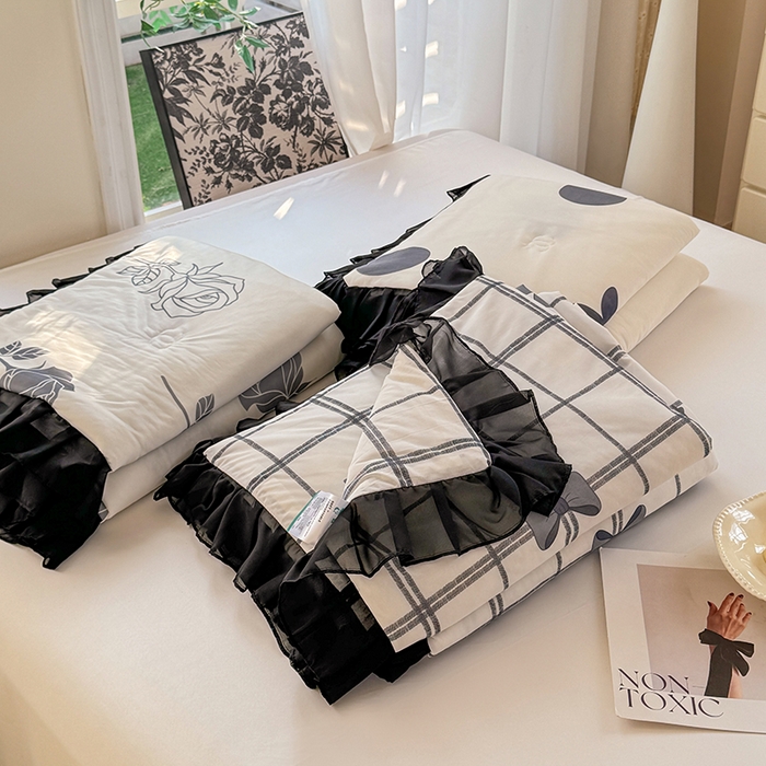 91家纺网 家纺一手货源 找家纺 悦织湾家纺 2025新款A类凉感丝床裙款乳胶凉席席子夏被夏凉被空调被四件套 组合图仅做展示