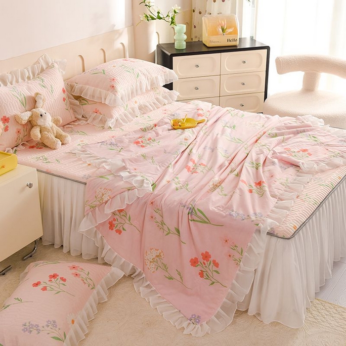 91家纺网 家纺一手货源 找家纺 悦织湾家纺 2025新款A类凉感丝床裙款乳胶凉席席子夏被夏凉被空调被四件套 百花齐放