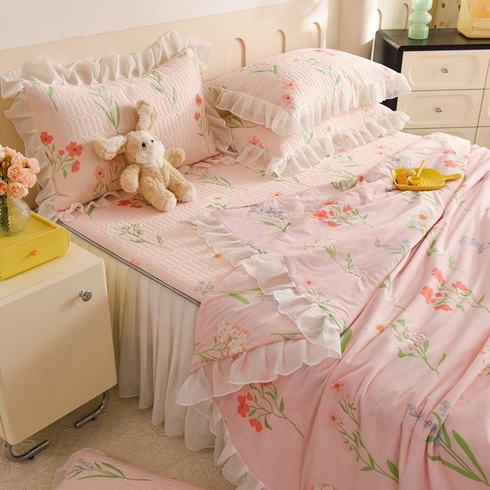 91家纺网 家纺一手货源 找家纺 悦织湾家纺 2025新款A类凉感丝床裙款乳胶凉席席子夏被夏凉被空调被四件套 百花齐放