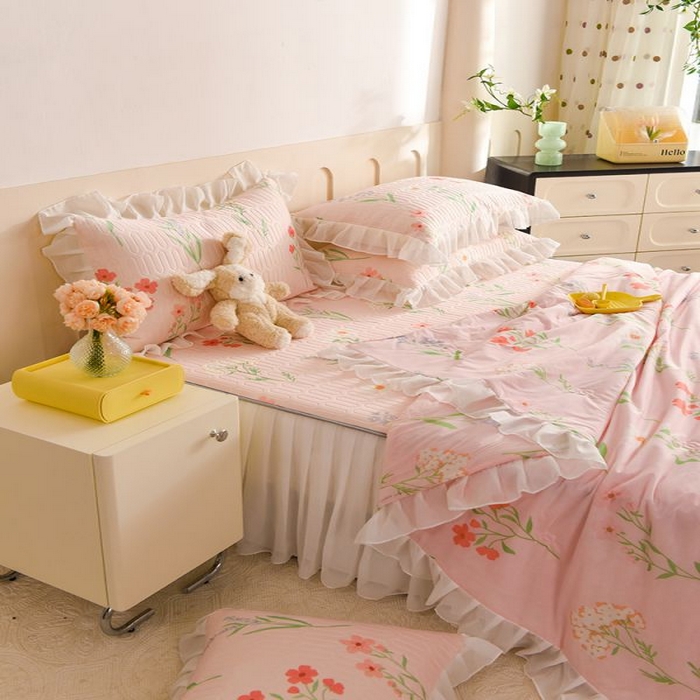 91家纺网 家纺一手货源 找家纺 悦织湾家纺 2025新款A类凉感丝床裙款乳胶凉席席子夏被夏凉被空调被四件套 百花齐放