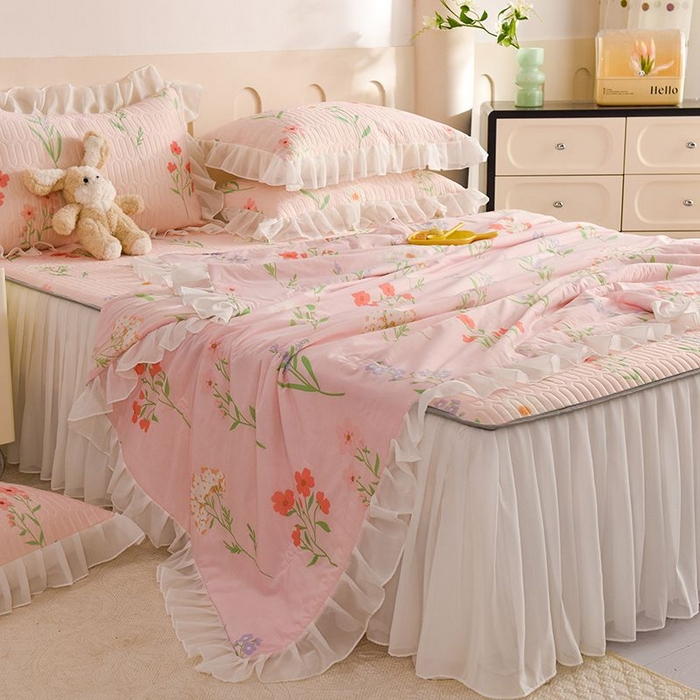 91家纺网 家纺一手货源 找家纺 悦织湾家纺 2025新款A类凉感丝床裙款乳胶凉席席子夏被夏凉被空调被四件套 百花齐放