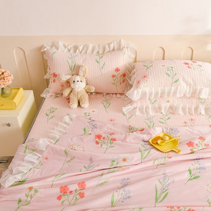 91家纺网 家纺一手货源 找家纺 悦织湾家纺 2025新款A类凉感丝床裙款乳胶凉席席子夏被夏凉被空调被四件套 百花齐放