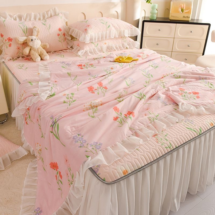 91家纺网 家纺一手货源 找家纺 悦织湾家纺 2025新款A类凉感丝床裙款乳胶凉席席子夏被夏凉被空调被四件套 百花齐放