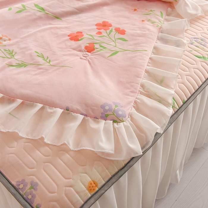 91家纺网 家纺一手货源 找家纺 悦织湾家纺 2025新款A类凉感丝床裙款乳胶凉席席子夏被夏凉被空调被四件套 百花齐放