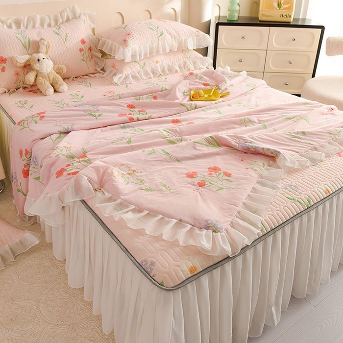 91家纺网 家纺一手货源 找家纺 悦织湾家纺 2025新款A类凉感丝床裙款乳胶凉席席子夏被夏凉被空调被四件套 百花齐放