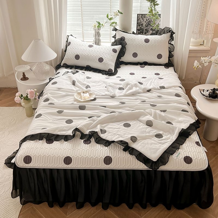 91家纺网 家纺一手货源 找家纺 悦织湾家纺 2025新款A类凉感丝床裙款乳胶凉席席子夏被夏凉被空调被四件套 波点-黑