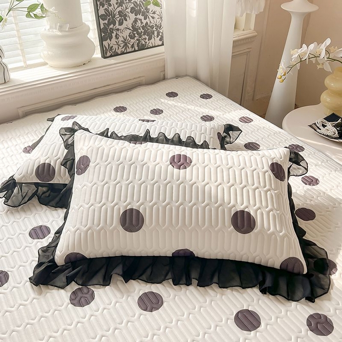 91家纺网 家纺一手货源 找家纺 悦织湾家纺 2025新款A类凉感丝床裙款乳胶凉席席子夏被夏凉被空调被四件套 波点-黑