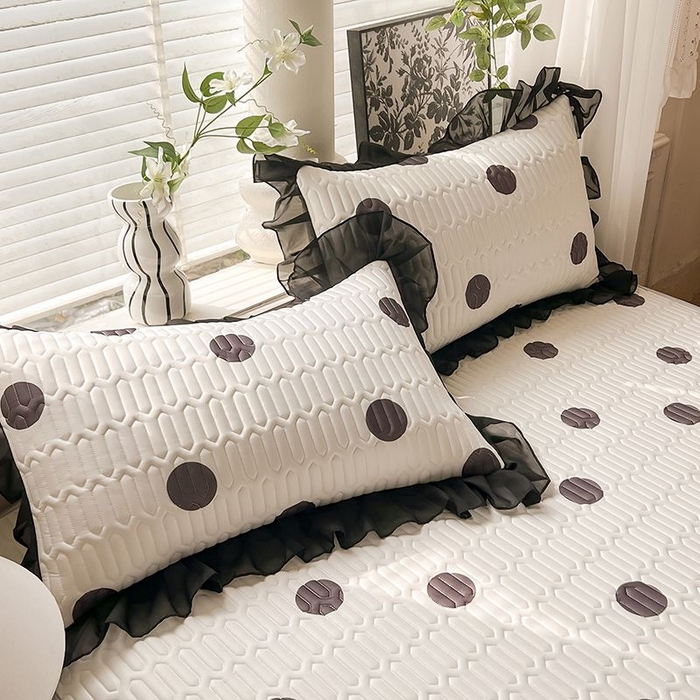 91家纺网 家纺一手货源 找家纺 悦织湾家纺 2025新款A类凉感丝床裙款乳胶凉席席子夏被夏凉被空调被四件套 波点-黑