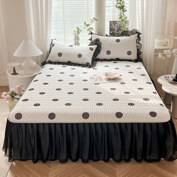 91家纺网 家纺一手货源 找家纺 悦织湾家纺 2025新款A类凉感丝床裙款乳胶凉席席子夏被夏凉被空调被四件套 波点-黑