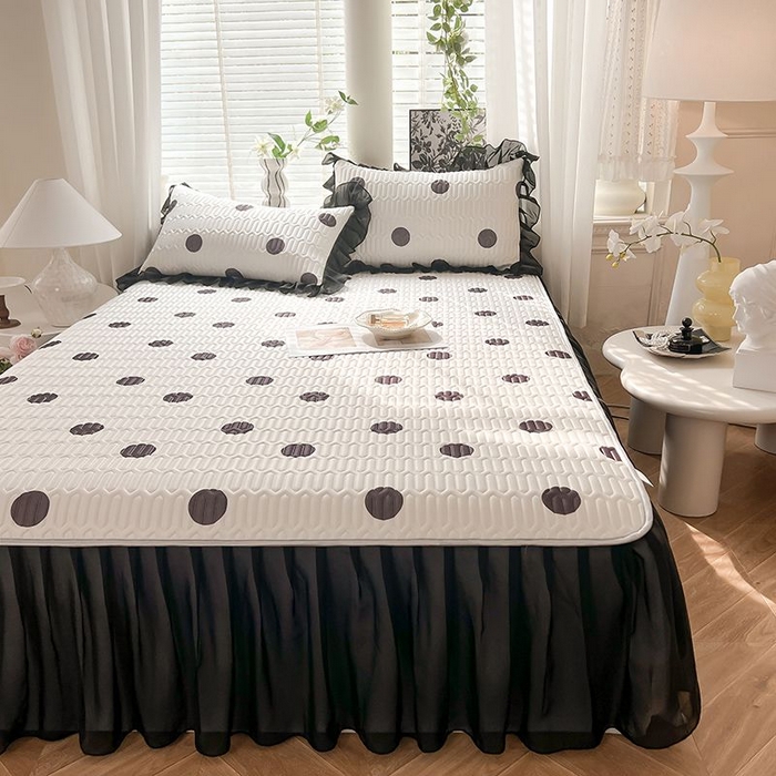91家纺网 家纺一手货源 找家纺 悦织湾家纺 2025新款A类凉感丝床裙款乳胶凉席席子夏被夏凉被空调被四件套 波点-黑