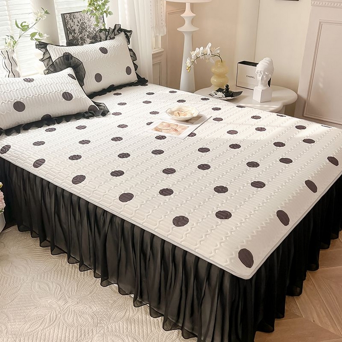 91家纺网 家纺一手货源 找家纺 悦织湾家纺 2025新款A类凉感丝床裙款乳胶凉席席子夏被夏凉被空调被四件套 波点-黑