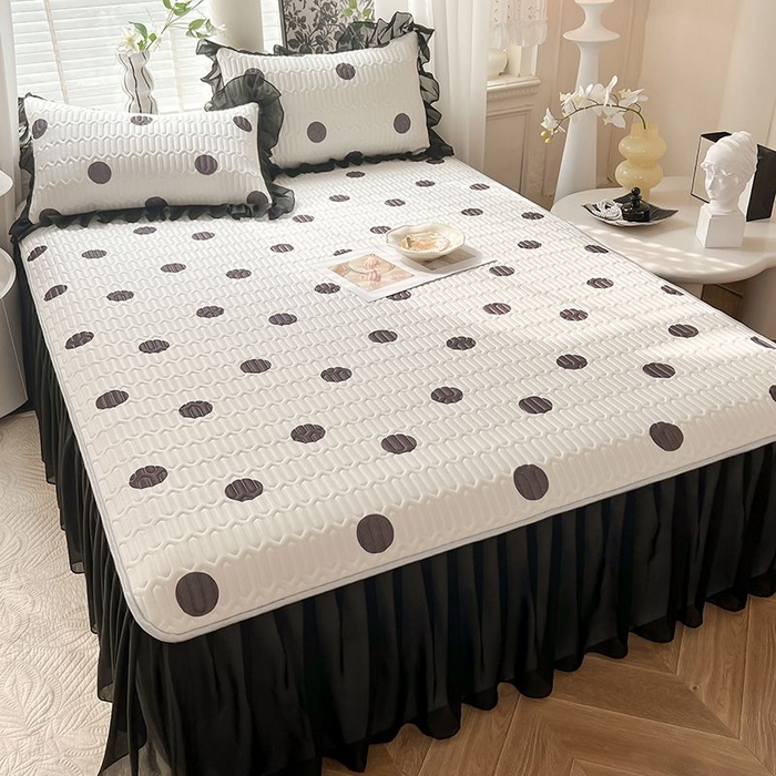 91家纺网 家纺一手货源 找家纺 悦织湾家纺 2025新款A类凉感丝床裙款乳胶凉席席子夏被夏凉被空调被四件套 波点-黑