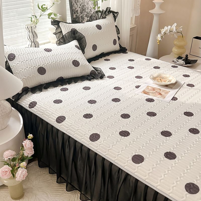 91家纺网 家纺一手货源 找家纺 悦织湾家纺 2025新款A类凉感丝床裙款乳胶凉席席子夏被夏凉被空调被四件套 波点-黑