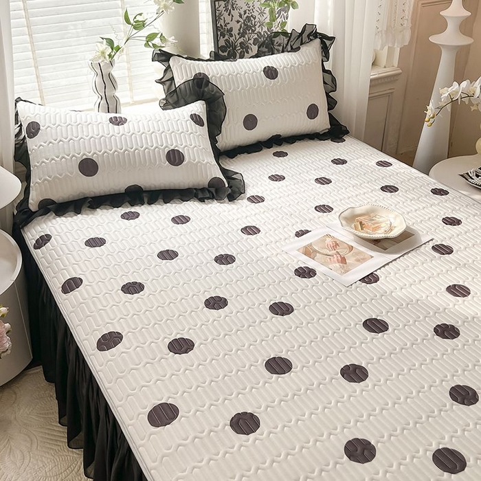 91家纺网 家纺一手货源 找家纺 悦织湾家纺 2025新款A类凉感丝床裙款乳胶凉席席子夏被夏凉被空调被四件套 波点-黑