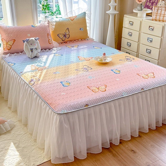 91家纺网 家纺一手货源 找家纺 悦织湾家纺 2025新款A类凉感丝床裙款乳胶凉席席子夏被夏凉被空调被四件套 大红大紫