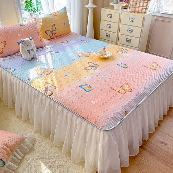 91家纺网 家纺一手货源 找家纺 悦织湾家纺 2025新款A类凉感丝床裙款乳胶凉席席子夏被夏凉被空调被四件套 大红大紫