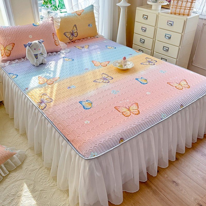 91家纺网 家纺一手货源 找家纺 悦织湾家纺 2025新款A类凉感丝床裙款乳胶凉席席子夏被夏凉被空调被四件套 大红大紫